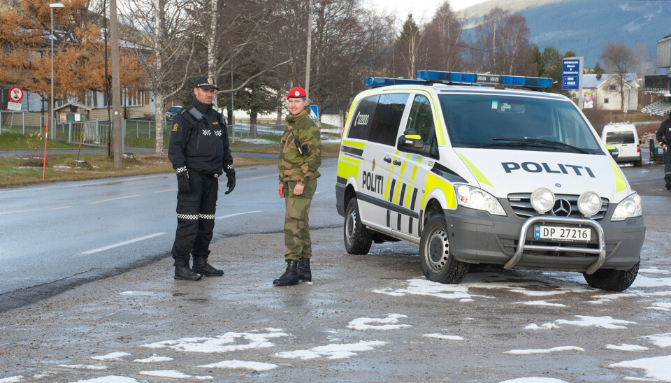 Politi og militærpoliti kjører sammen