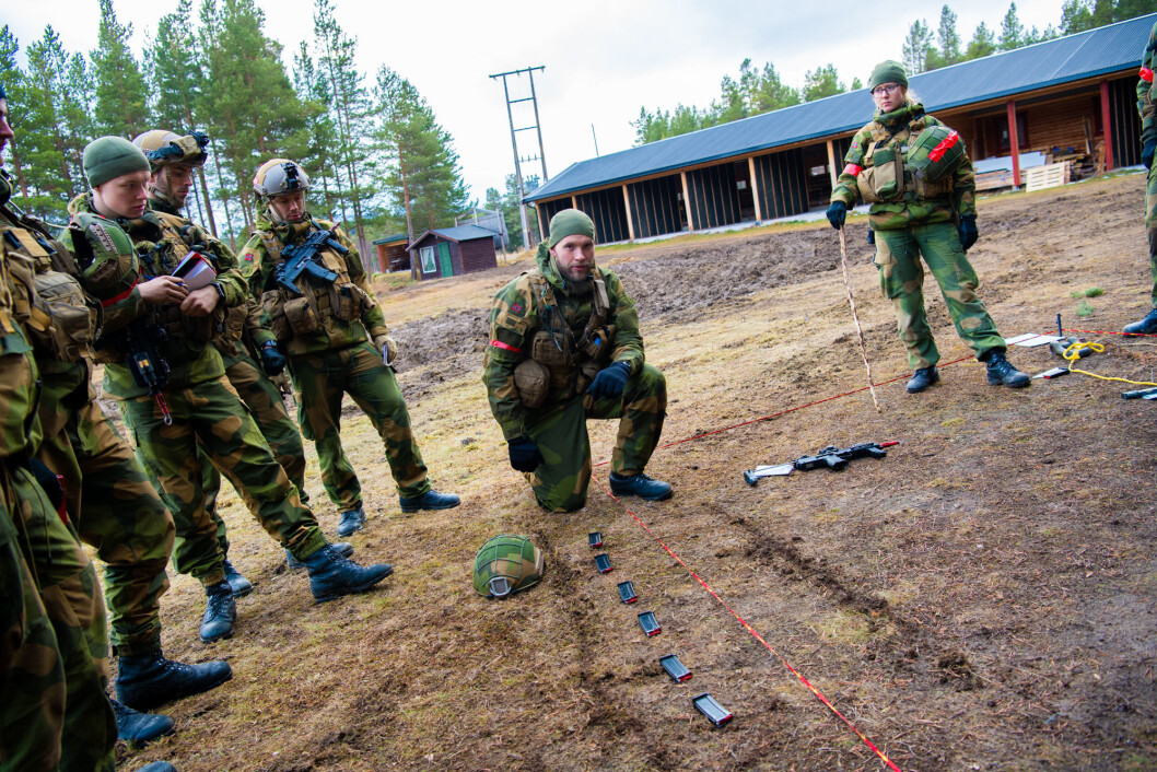 Øvelseskrigen er over. Nå starter det som for Stridstrenbataljonen er en ny skarp operasjon: tilbaketrekkingen. Øvelseskrigen er over. Nå starter det som for Stridstrenbataljonen er en ny skarp operasjon: tilbaketrekkingen.