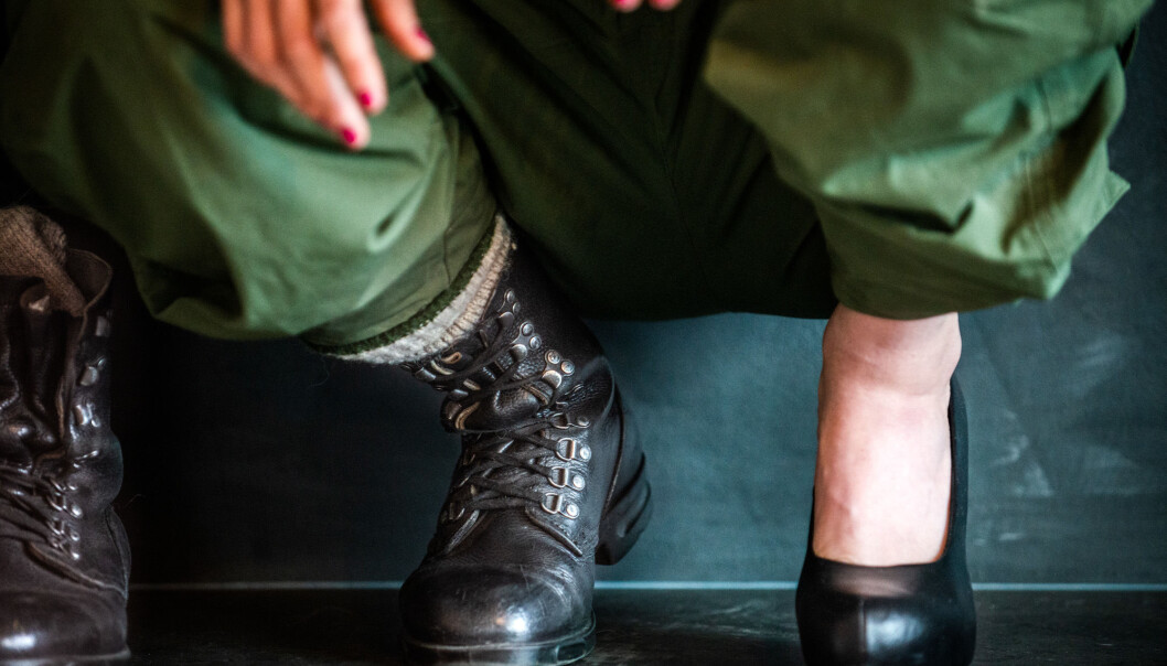 Lenge har kvinner i Forsvaret tiet om seksuell trakassering og motarbeidelse. Nå snakker de ut. Lenge har kvinner i Forsvaret tiet om seksuell trakassering og motarbeidelse. Nå snakker de ut.