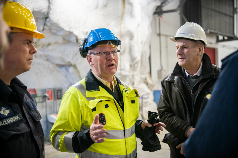 Vedlikehold av fregattene er et samarbeid mellom blant annet Stig Nilsen i Flo vedlikehold overflate og Ivar Knudsen, sjef for verkstedene på Haakonsvern og Laksevåg.