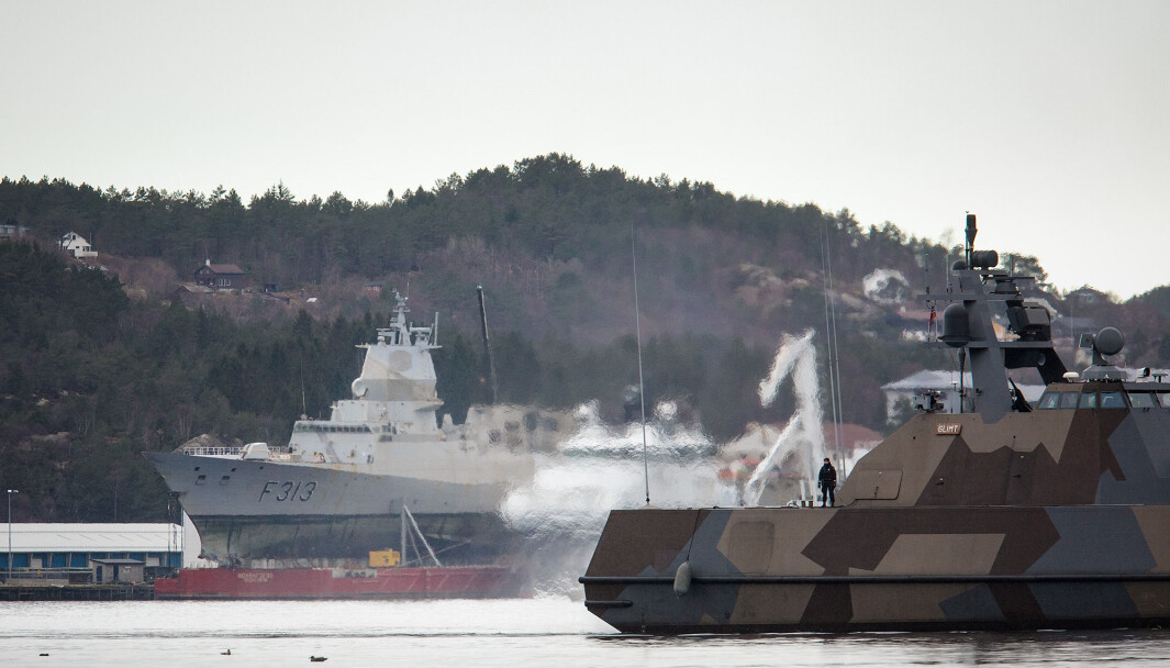 Slik så det ut da KNM Helge Ingstad ble slept til Haakonsvern. Slik så det ut da KNM Helge Ingstad ble slept til Haakonsvern.