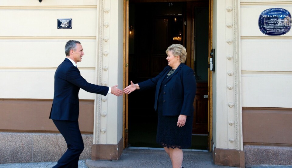 MØTE: Erna Solberg tar i mot Jens Stoltenberg, på hans første offisielle Norgesbesøk som generalsekretær i Nato. 