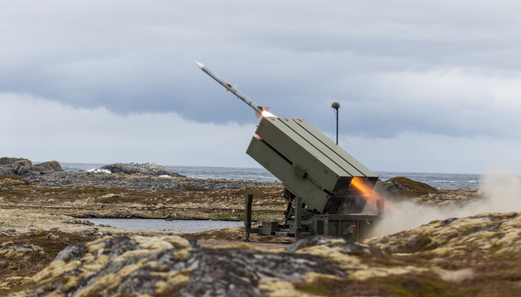 Her avfyres det fra en av de norske våpeneksportene – luftvernsystemet NASAMS II – under øvelse Sølvpil på Andøya. Her avfyres det fra en av de norske våpeneksportene – luftvernsystemet NASAMS II – under øvelse Sølvpil på Andøya.