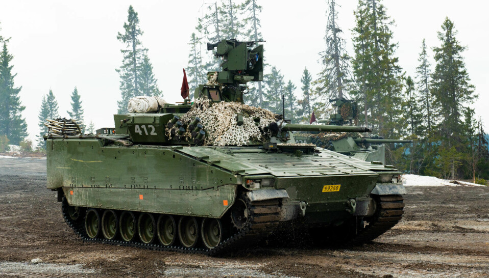 CV90-kampvogn med våpenstasjon.