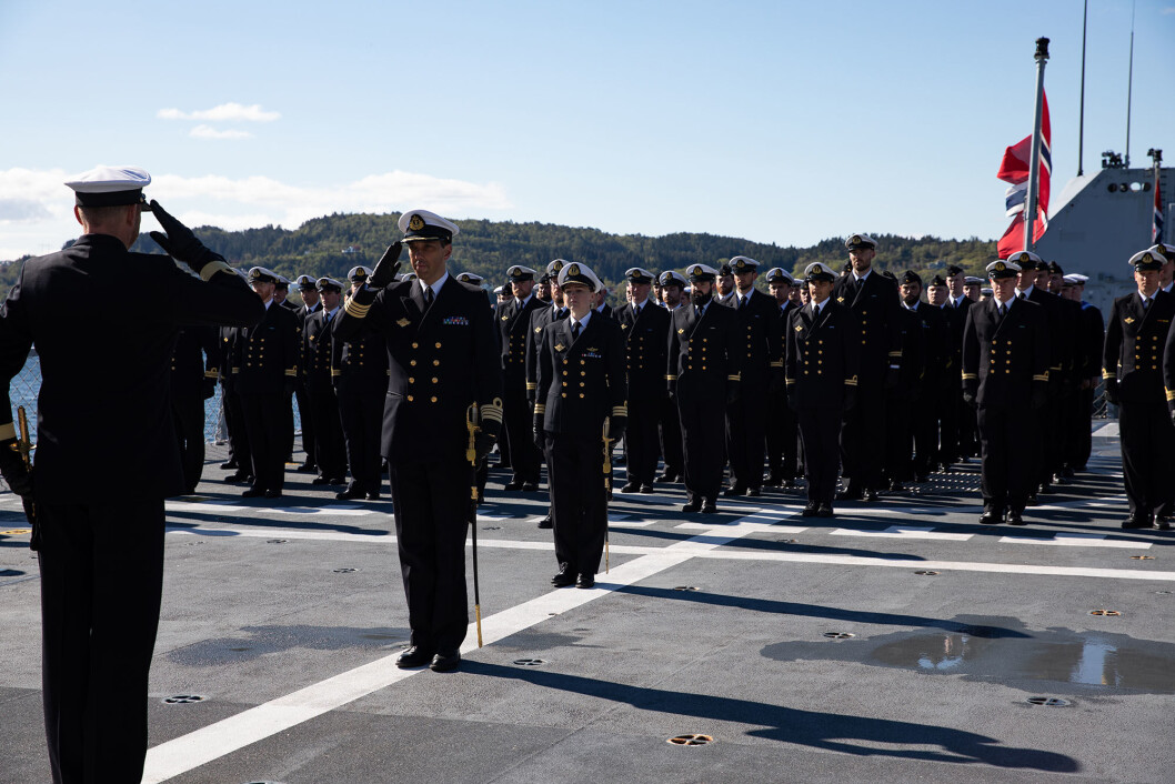 NY FREGATTSJEF: Mandag 6. mai overtok kommandørkaptein Arild Skoge kommandoen på fregatten KNM Thor Heyerdahl. Foto: Emil Wenaas Larsen / Sjøforsvaret NY FREGATTSJEF: Mandag 6. mai overtok kommandørkaptein Arild Skoge kommandoen på fregatten KNM Thor Heyerdahl. Foto: Emil Wenaas Larsen / Sjøforsvaret