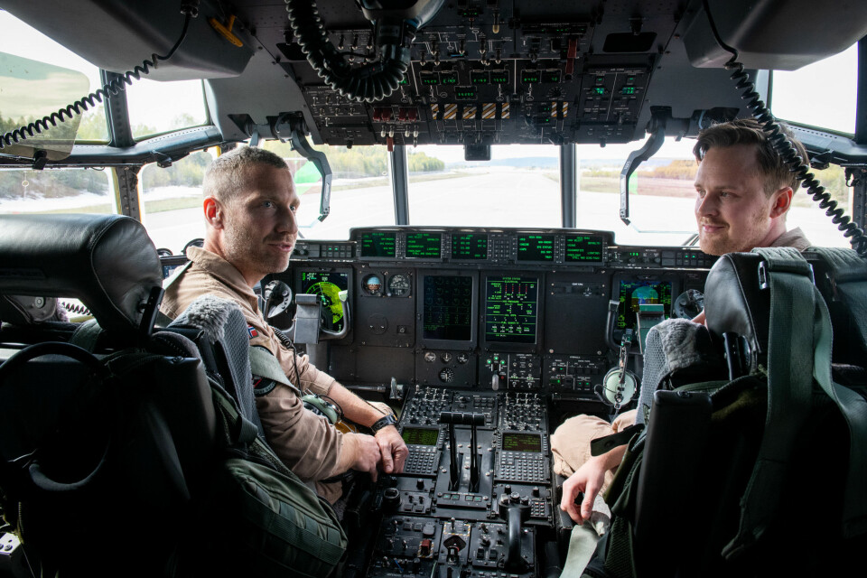 Bidraget: Fartøysjef Simen (til venstre) og pilot Jørgen bidro i Mali-oppdraget 2016. Nå reiser de ned igjen. – Landet trenger flytransport, sier Simen.