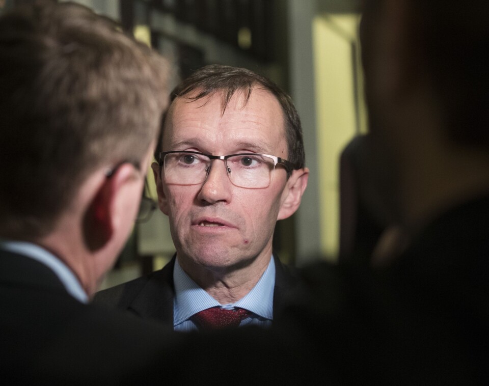 Tidligere forsvarsminister skal styre mot fred