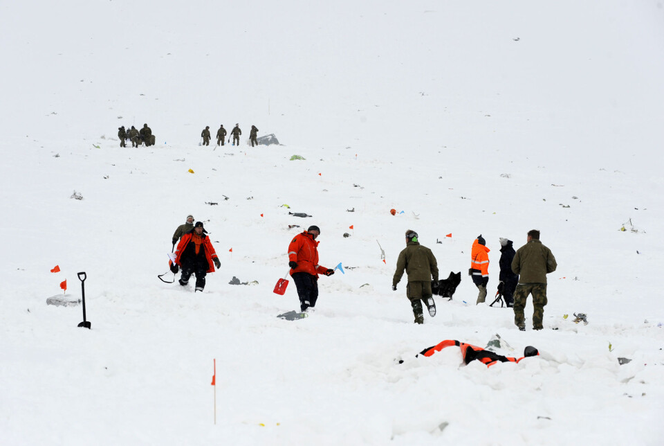 FUNN: Synet på havaristedet er ubeskrivelig. Flere hundre meter opp i den stupbratte, vestre fjellsiden ligger delene av flyet spredd ut over et enormt område.