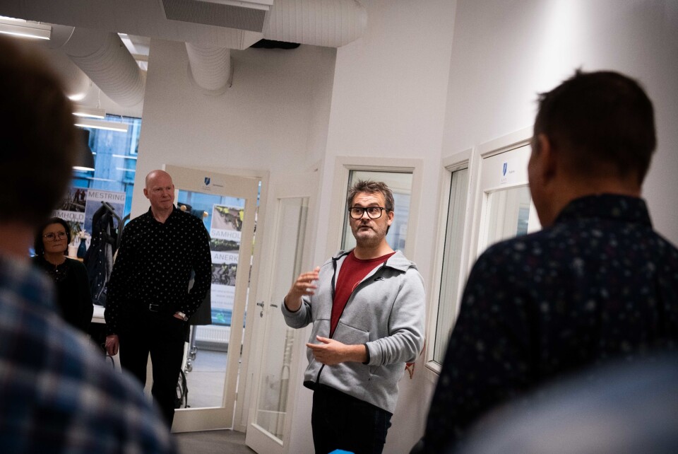 Pris: Thomas Seltzer donerer prispengene på 10.000 kroner fra Mental Helses «Åpenhetspris» 2019 til SIOPS, for å anerkjenne arbeidet forbundet har gjort for veteraner.
