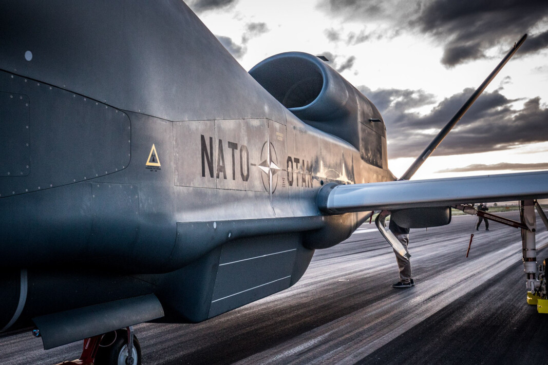 SIGONELLA: En av Natos Global Hawk RQ-4D på plass i Italia. SIGONELLA: En av Natos Global Hawk RQ-4D på plass i Italia.
