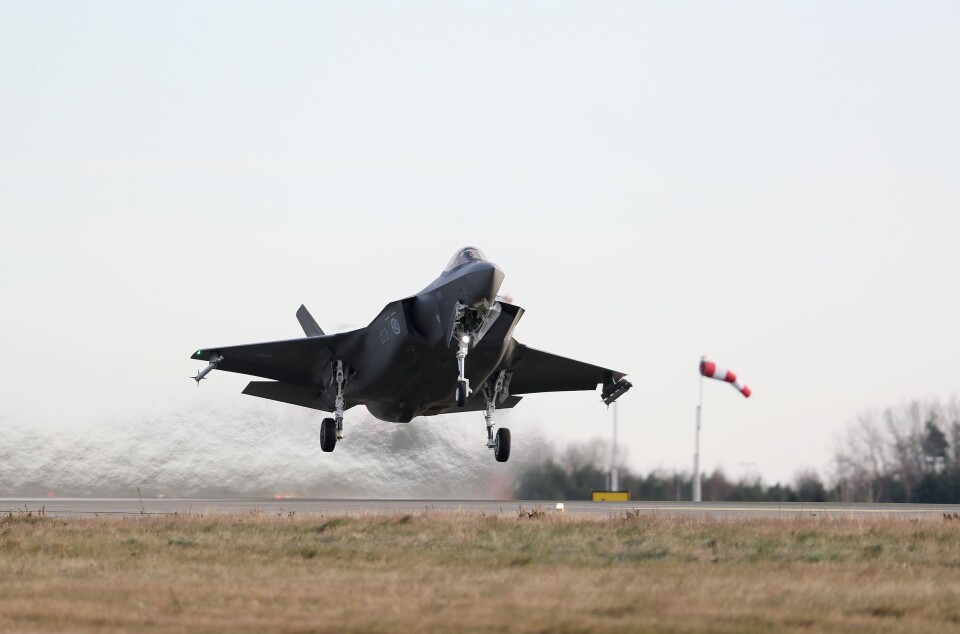 KAMPFLY: Rødt frykter at F-35 blir en vedvarende kostnadsbombe for Forsvaret. Her ser vi et norsk F-35 på Rygge.