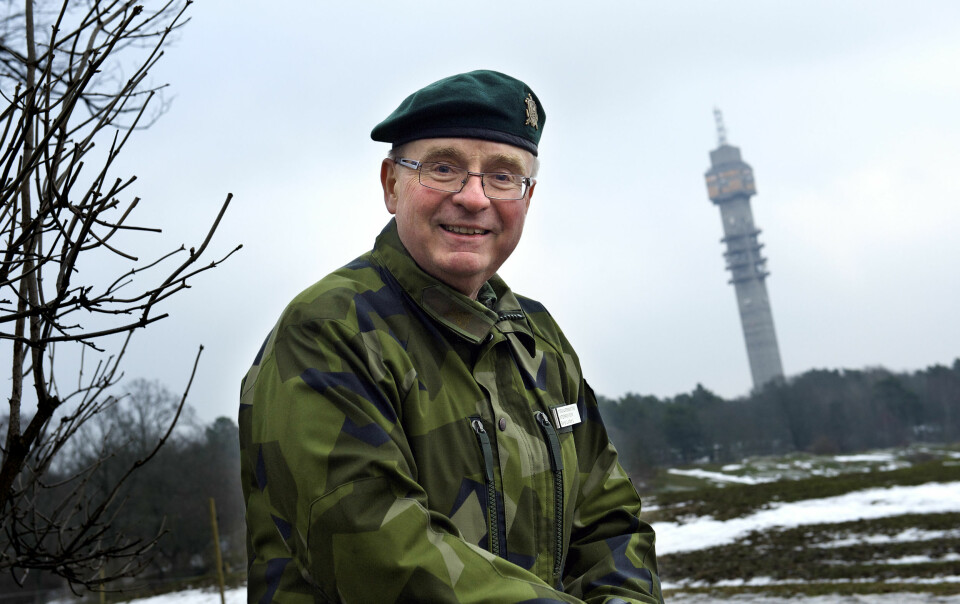 Bengt Lundberg går fortsatt i uniform på jobb i den svenske Försvarsmakten, til tross for at han har passert 62 år. Han er en av rundt 120 svenske offiserer over 60 år.