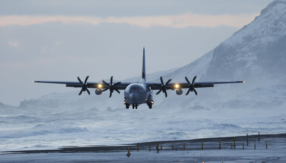 LÆRING: Det er fullt mulig å lære av både egne og andres feil, men det er ikke nødvendigvis enkelt, skriver Rolf Folland. Her ser vi C-130J Hercules på Jan Mayen.