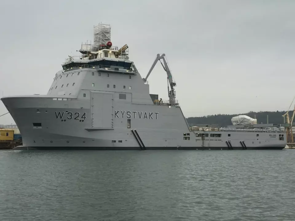 KV «Jarl» er 91 meter lang og ble overlevert rederiet Boa Offshore i 2014. Nå skal det og søsterskipet KV «Bison» gå i kystvakttjeneste i minst fem år. Foto: Kystvakten