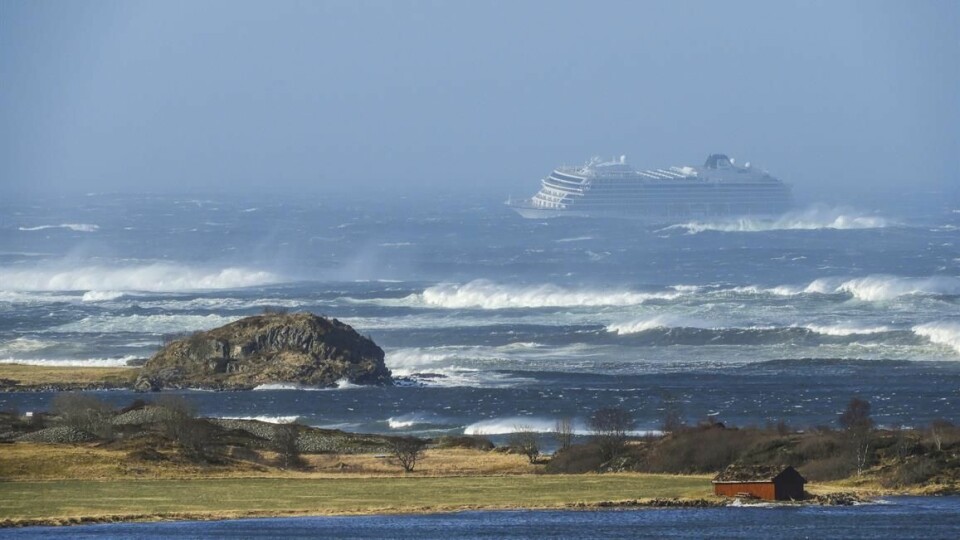 Cruiseskipet Viking Sky sendte ut mayday-melding fra Hustadvika i Fræna kommune i Møre og Romsdal- det var i ferd med å drive inn mot land. Foto: Frank Einar Vatne /NTB Scanpix