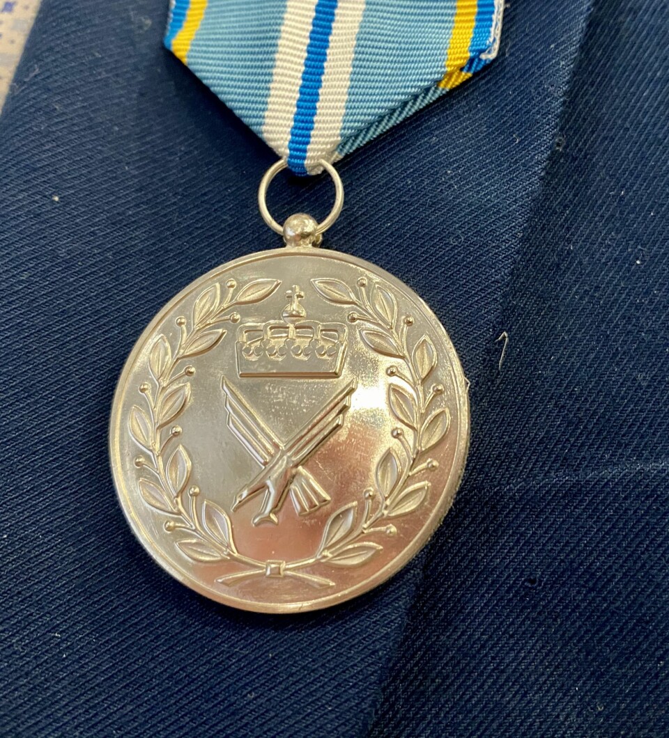 Medaljen. Slik ser den ut; Luftforsvarets fortjenestemedalje.