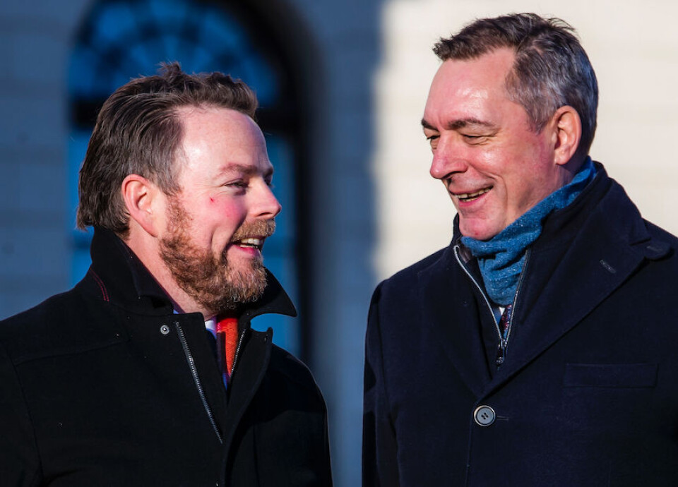 Arbeids- og sosialminister Torbjørn Røe Isaksen og forsvarsminister Frank Bakke-Jensen på slottsplassen i januar. Foto: Håkon Mosvold Larsen/ NTB scanpix