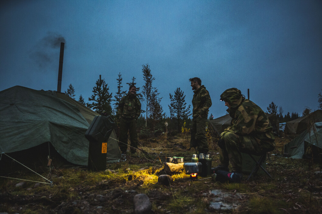 Soldater fra Heimevernet trener sammen med med Telemark Bataljon på Rena. Nå skal soldater i Heimevernet øve fire dager årlig. (FOTO: Mads Suhr Pettersen/Forsvaret) Soldater fra Heimevernet trener sammen med med Telemark Bataljon på Rena. Nå skal soldater i Heimevernet øve fire dager årlig. (FOTO: Mads Suhr Pettersen/Forsvaret)