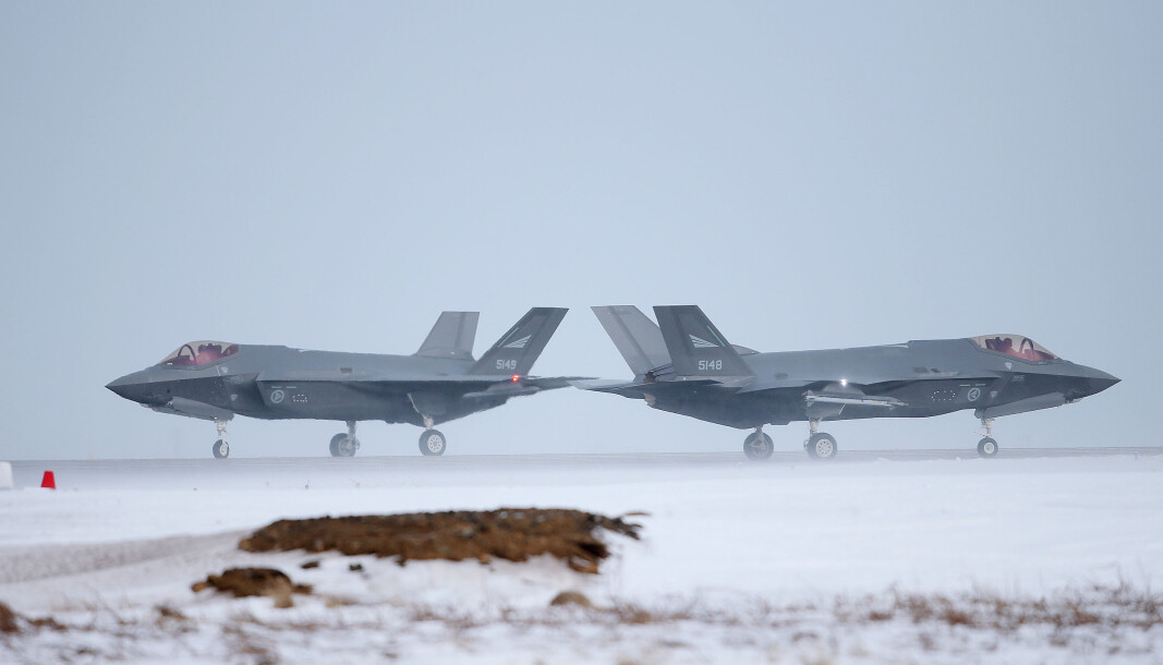 KAMPFLY: Vi kan ikke bare støtte oss på kostbare kampfly, skriver Oddmund Hammerstad. Her ser vi to norske F-35-fly ved Keflavik lufthavn på Island. KAMPFLY: Vi kan ikke bare støtte oss på kostbare kampfly, skriver Oddmund Hammerstad. Her ser vi to norske F-35-fly ved Keflavik lufthavn på Island.