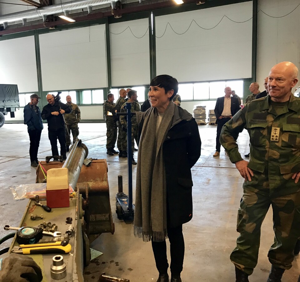 Forsvarsminister Ine Eriksen Søreide og forsvarssjef Haakon Bruun-Hanssen besøkte vedlikeholdsøvelsen på Værnes torsdag.