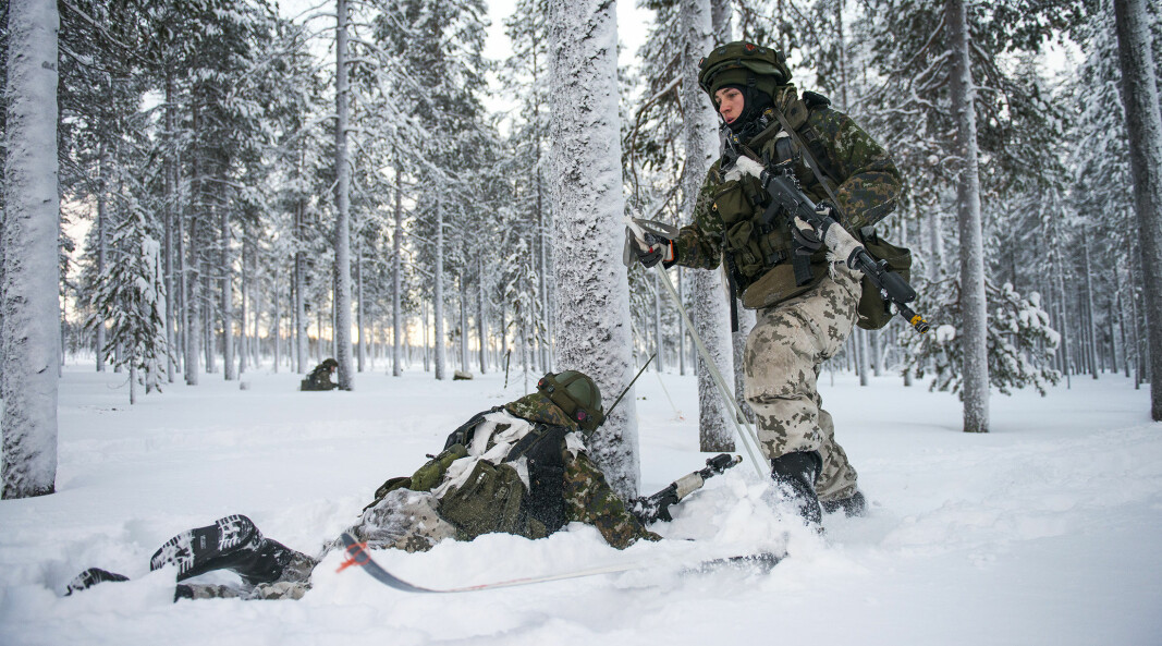 SAMARBEID: Det britiske forsvarsdepartementet sier øvelsene skal styrke samarbeidsevnen mellom finske og britiske styrker. Bildet viser finske soldater på øvelse.