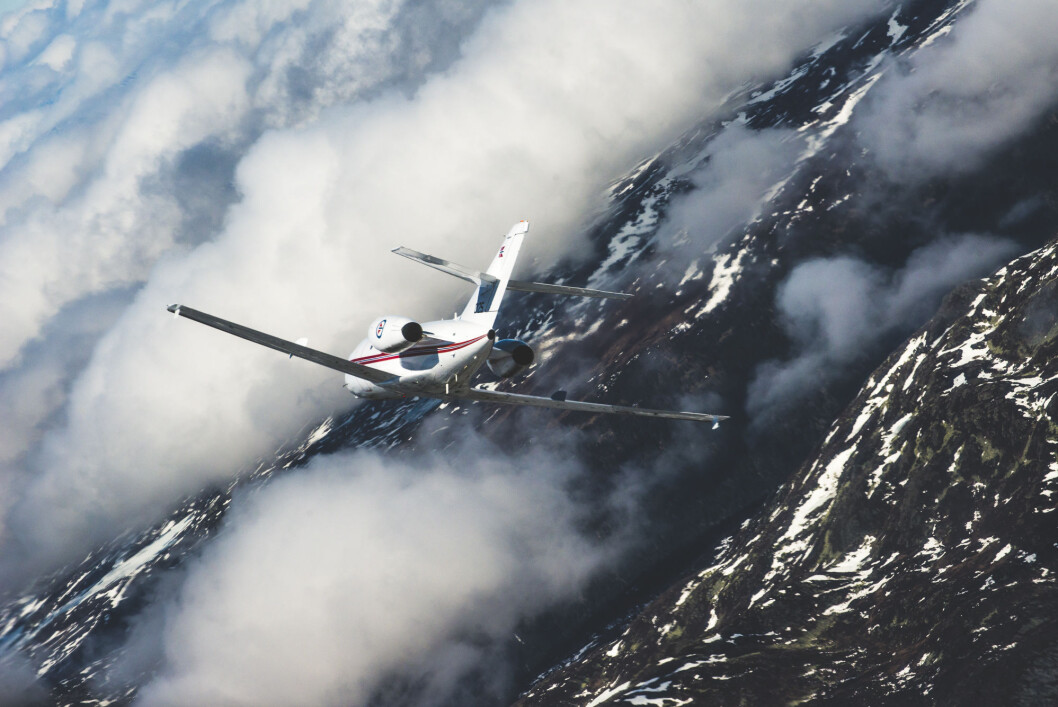 «Kongeflyet». Luftforsvarets DA-20 Jet Falcon kalles «Kongeflyet» av mange fordi det også er blitt brukt til å fly VIP-passasjerer. «Kongeflyet». Luftforsvarets DA-20 Jet Falcon kalles «Kongeflyet» av mange fordi det også er blitt brukt til å fly VIP-passasjerer.