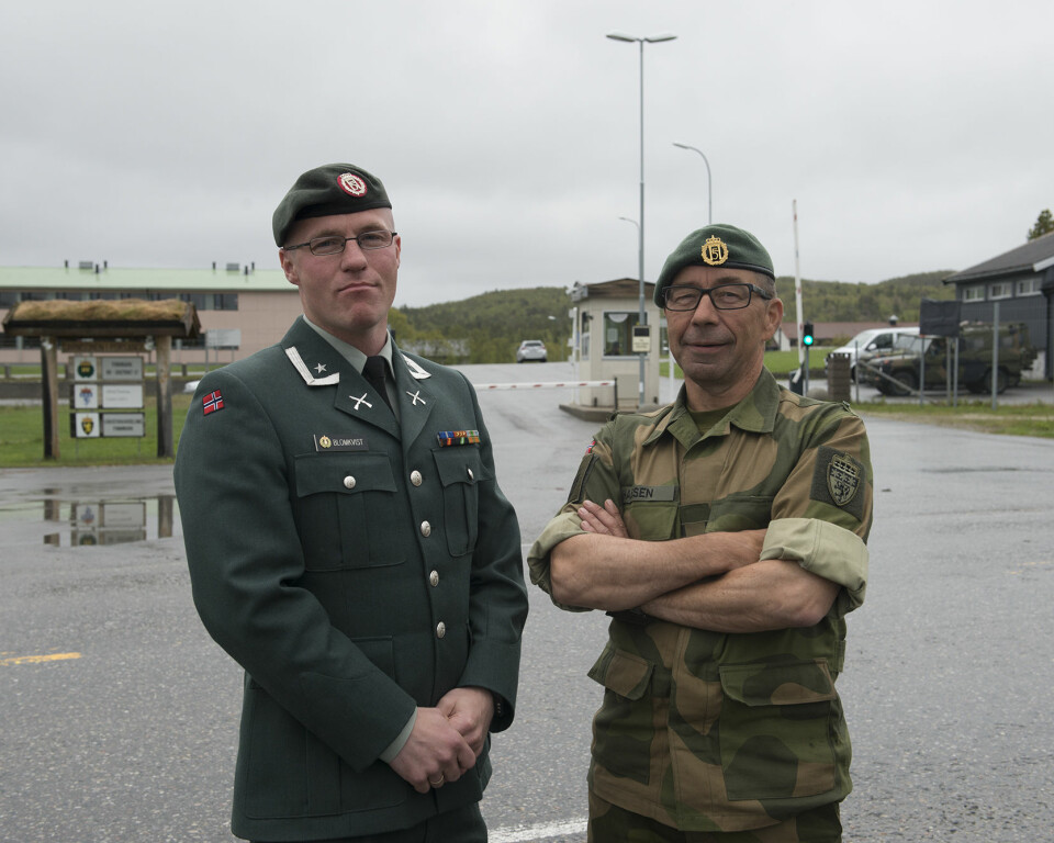 VELKOMMEN! Plassmajor Lars-Harald Blomkvist (venstre) og ATS-major Kjetil Hanssen ønsker ny aktivitet velkommen til Porsangmoen.
