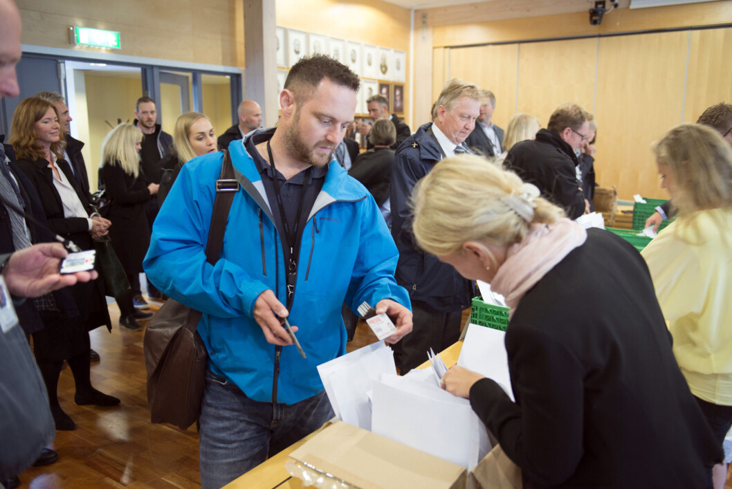 Strammere rutiner på Ørland hovedflystasjon skaper reaksjoner. Forsvarsbygg viser til sikkerhetsloven. Strammere rutiner på Ørland hovedflystasjon skaper reaksjoner. Forsvarsbygg viser til sikkerhetsloven.