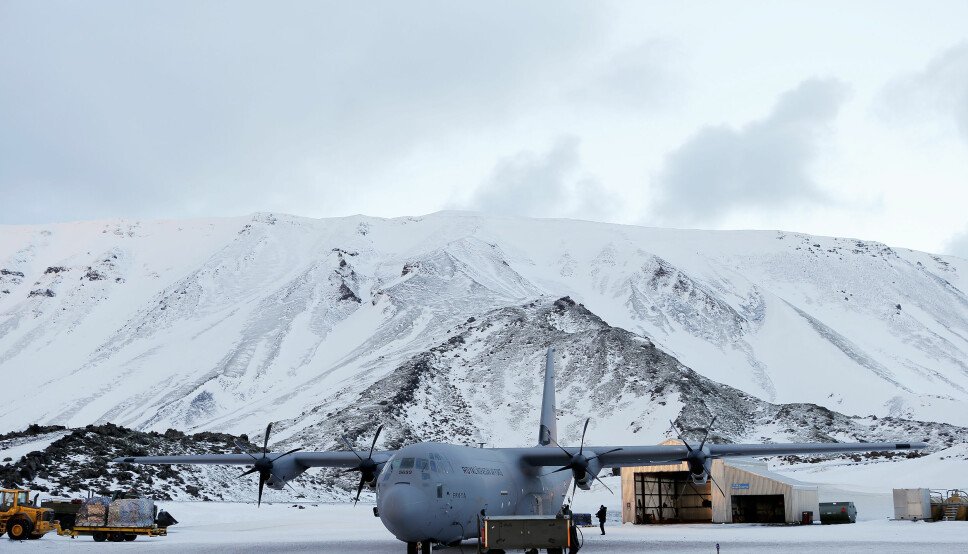 Lossing av C-130J Hercules på Jan Mayen.