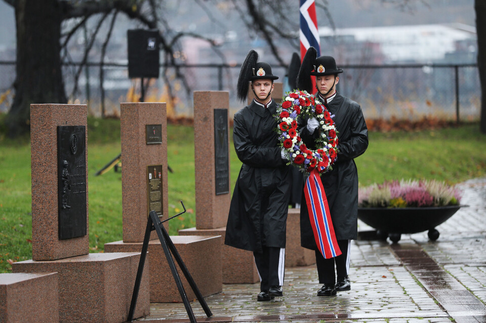 \nKransenedleggelse på Akershus festning. (Foto: Torbjørn Kjosvold / Forsvaret)