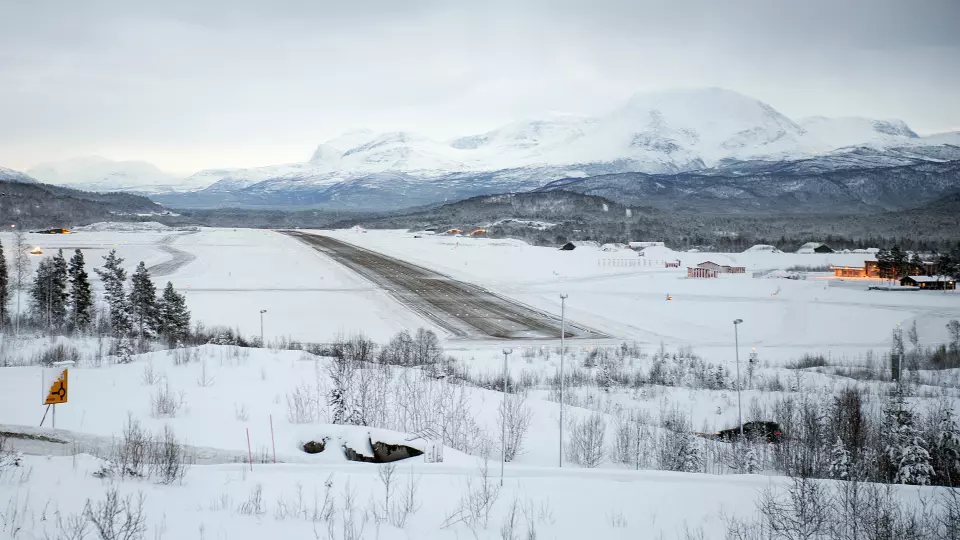 ÅPNER OPP: Bardufoss er en av de fem norske flyplassene som finske og svenske og danske militær fly skal kunne benyttes på kort varsel. Foto: Torbjørn Løvland\n\n