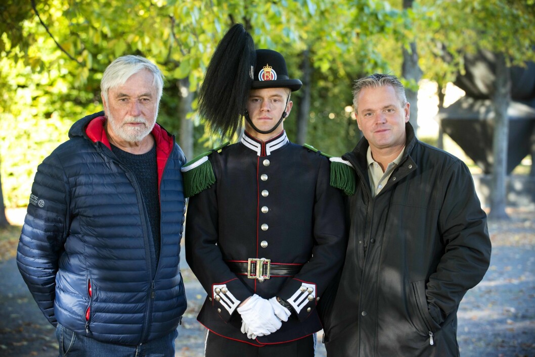 Veums kompani: Ragnar Veum (til venstre), barnebarnet Sebastian Veum og sønnen Eirik Veum har alle tjenestegjort i samme gardekompani.