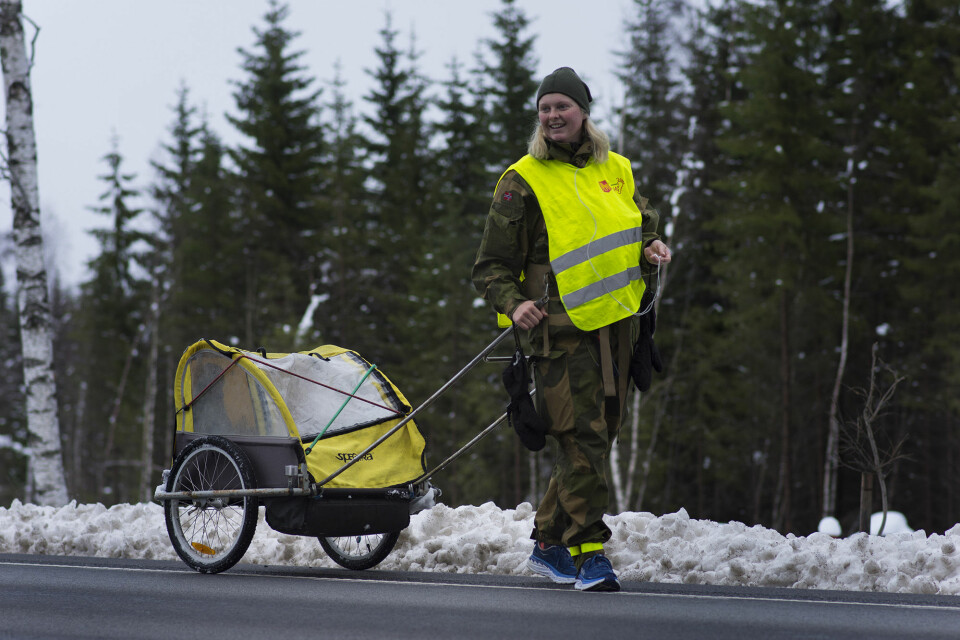 Sanna Finsrud brukte en pulk. Da kunne hun gå lenger hver dag. Foto: Kirsten Marie Ahlstrøm/Soldatnytt