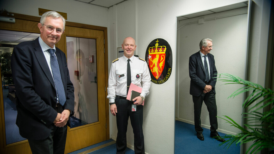 Viseadmiral Ketil Olsen er den norske forsvarssjefens mann i Nato. Ambassadør Knut Hauge representerer regjeringen.