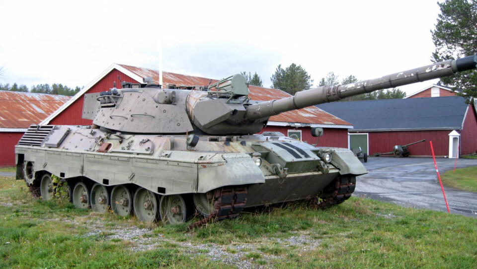 Forfall: Major Birger Heyerdahl har dokumentert skader for 27, 5 millioner kroner på kjøretøyene til Forsvarets museer. Her er en Leopard stridsvogn. (Foto:privat).