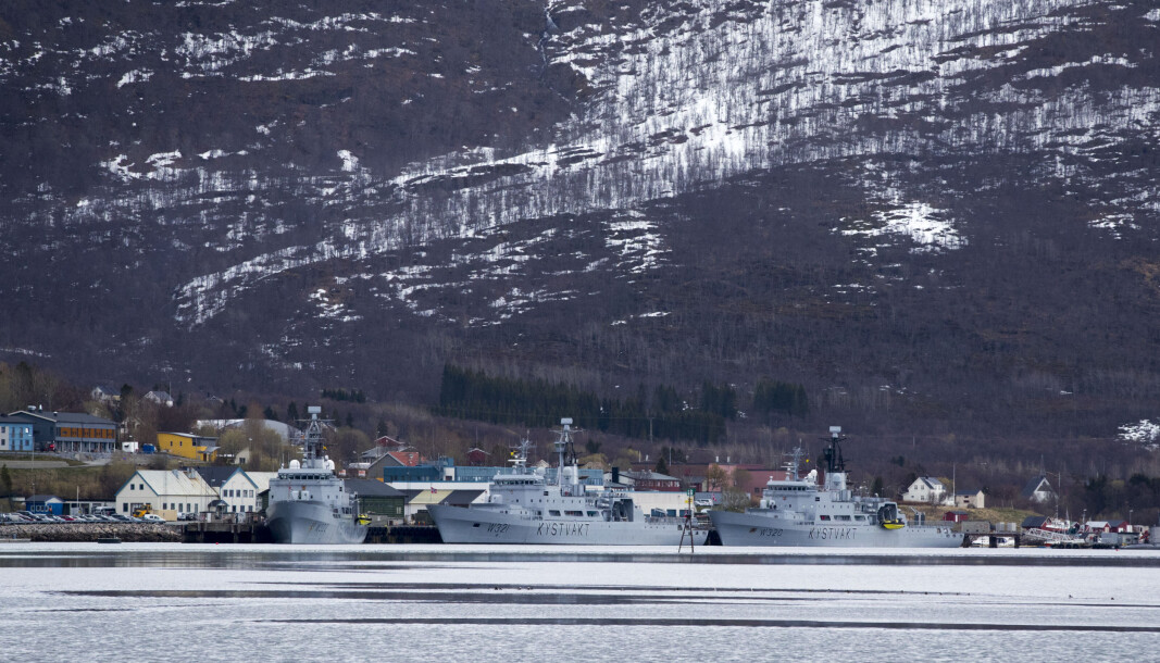 Smittevernshensyn må veies opp mot det operative, sier kommunikasjonssjef i Sjøforsvaret Torill Herland. Her ser vi kystvaktskip til kai ved Ramsund fra en tidligere anledning. Smittevernshensyn må veies opp mot det operative, sier kommunikasjonssjef i Sjøforsvaret Torill Herland. Her ser vi kystvaktskip til kai ved Ramsund fra en tidligere anledning.