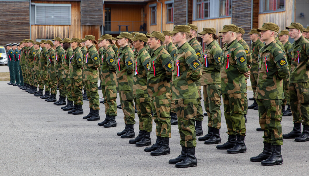 Soldater ved Hans Majestet Kongens Garde, her med oppstilling på 17. mai. Soldater ved Hans Majestet Kongens Garde, her med oppstilling på 17. mai.