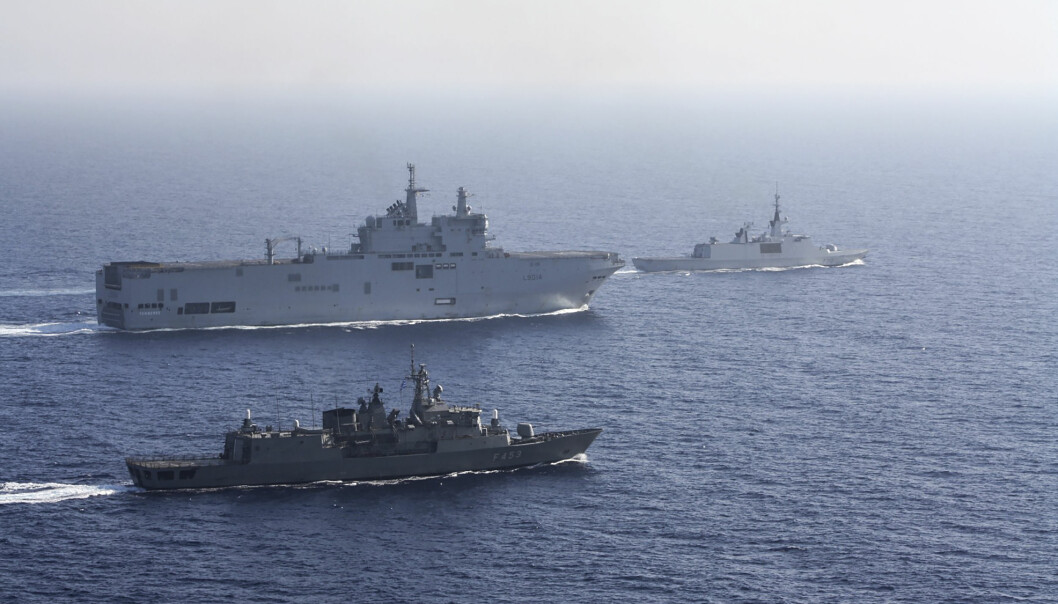Det franske helikopterhangarskipet Tonnerre deltar i en militærøvelse sammen med greske fartøy i Middelhavet.