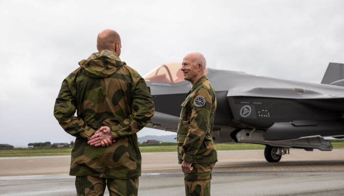 Haakon Bruun-Hanssen under et besøk ved Ørland flystasjon i juni. Haakon Bruun-Hanssen under et besøk ved Ørland flystasjon i juni.