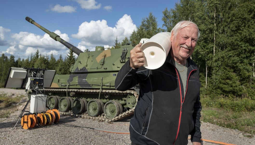 Terje Marka har utsatt pensjonen for å være med på langdistanseskyting med K9-artilleriet. Terje Marka har utsatt pensjonen for å være med på langdistanseskyting med K9-artilleriet.