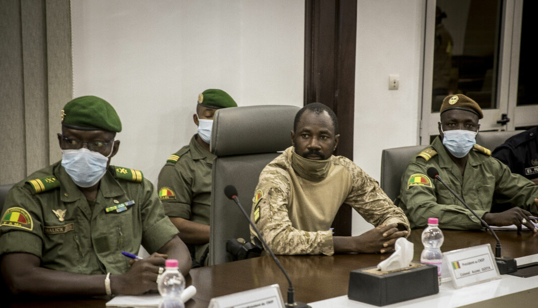 Oberst Assimi Goita, i midten, har erklært seg selv som lederen militærjuntaen som stod bak kuppet i Mali. Lørdag 22. august møtte de en delegasjon fra De vestafrikanske staters økonomiske fellesskap (ECOWAS) i forsvarsdepartementet i Bamako.