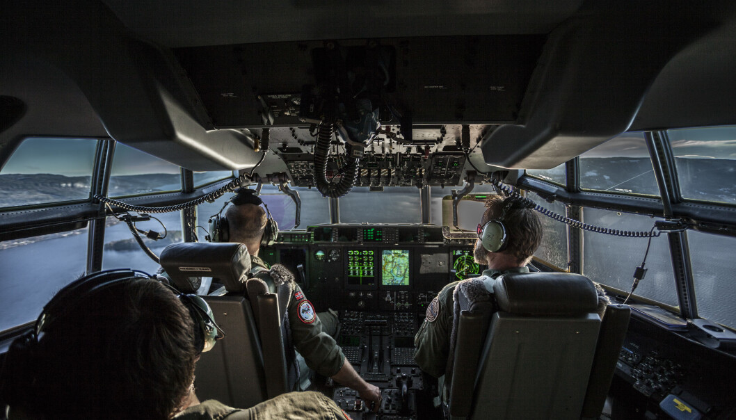 C-130 cockpit under strategisk luftevakuering /
C-130 cockpit under strategic air evacuation C-130 cockpit under strategisk luftevakuering /
C-130 cockpit under strategic air evacuation