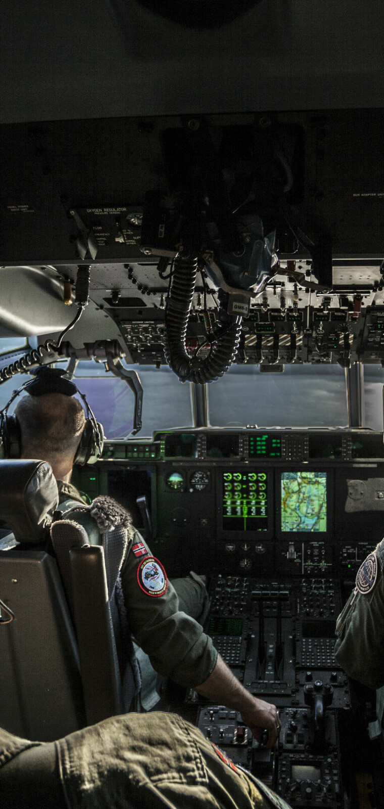 C-130 cockpit under strategisk luftevakuering / 

C-130 cockpit under strategic air evacuation