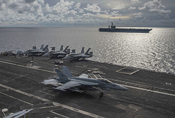 SUPER HORNET: Det var et fly av typen Super Hornet som blåste av hangarskipet fredag. Dette bildet viser en Super Hornet i ferd med å lande på USS Ronald Reagan i juli 2020. SUPER HORNET: Det var et fly av typen Super Hornet som blåste av hangarskipet fredag. Dette bildet viser en Super Hornet i ferd med å lande på USS Ronald Reagan i juli 2020.