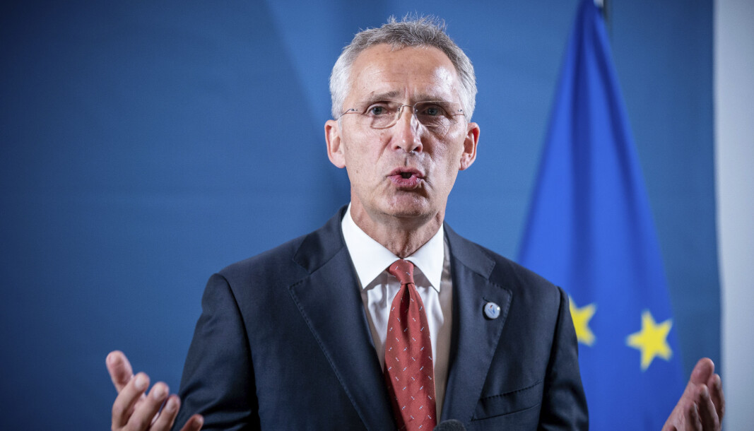 Natos generalsekretær Jens Stoltenberg, snakker under et pressemøte i starten av EUs uformelle forsvarsministermøte i Berlin, onsdag 26. august. Natos generalsekretær Jens Stoltenberg, snakker under et pressemøte i starten av EUs uformelle forsvarsministermøte i Berlin, onsdag 26. august.