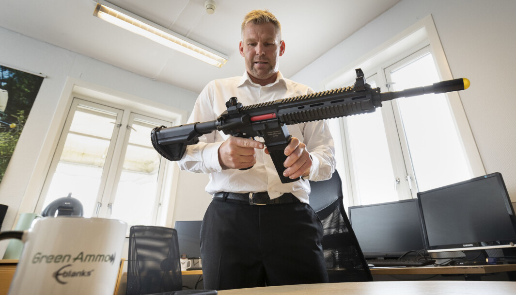 Steffen Botten i selskapet Green Ammo har utviklet en elektronisk løsning som kan erstatte dagens rødplast og andre øvelsepatroner. Steffen Botten i selskapet Green Ammo har utviklet en elektronisk løsning som kan erstatte dagens rødplast og andre øvelsepatroner.