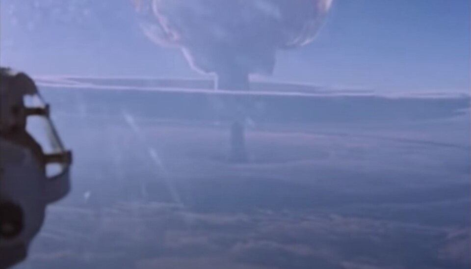 VERDENS STØRSTE: Den enorme atomsoppen ble dokumentert fra to fly.