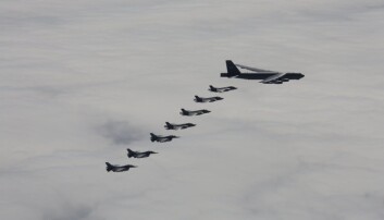 SAMTRENING: Norske kampfly fortsetter å trene sammen med amerikanske bombefly. Fredag trente amerikanske B-52 over alle 30 NATO-land, deriblant over Norge sammen med fire norske F-35. SAMTRENING: Norske kampfly fortsetter å trene sammen med amerikanske bombefly. Fredag trente amerikanske B-52 over alle 30 NATO-land, deriblant over Norge sammen med fire norske F-35.