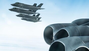 NORSKE: Fire F-35 fotografert fra et av de amerikanske B-52 bombeflyene fredag. NORSKE: Fire F-35 fotografert fra et av de amerikanske B-52 bombeflyene fredag.