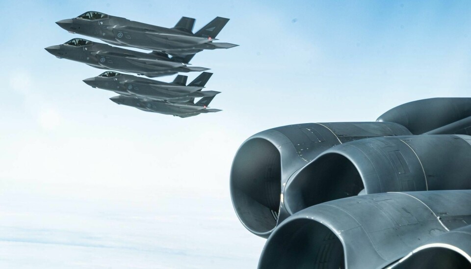 NORSKE: Fire F-35 fotografert fra et av de amerikanske B-52 bombeflyene fredag.